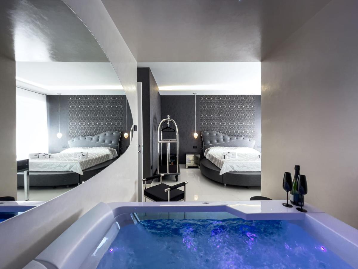Distinto Suite & Rooms Lecce Exteriér fotografie